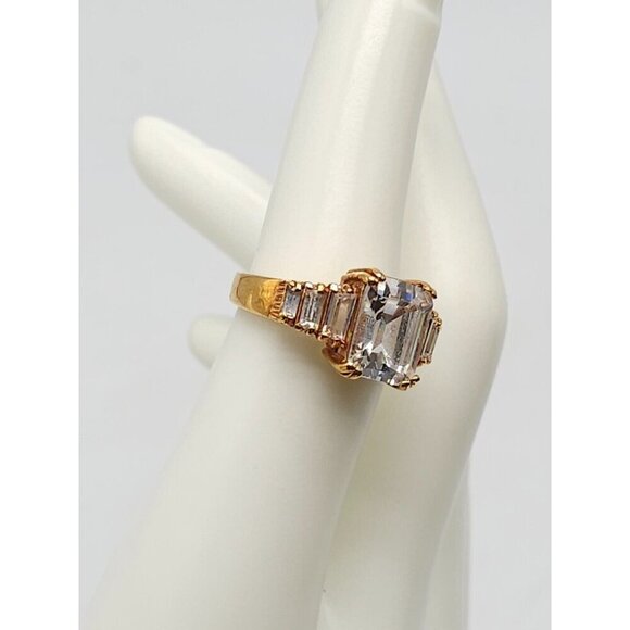 LIND 14K Gold Electroplate Emerald Cut Clear Crystal Band Ring Gold Tone Size 6 - Picture 4 of 8